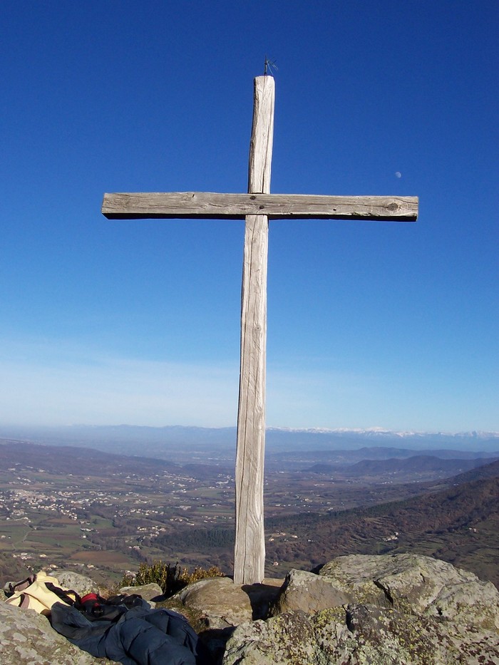 Une des nombreuses croix du village